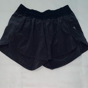 Lululemon Athletica Tracker IV Short in Black